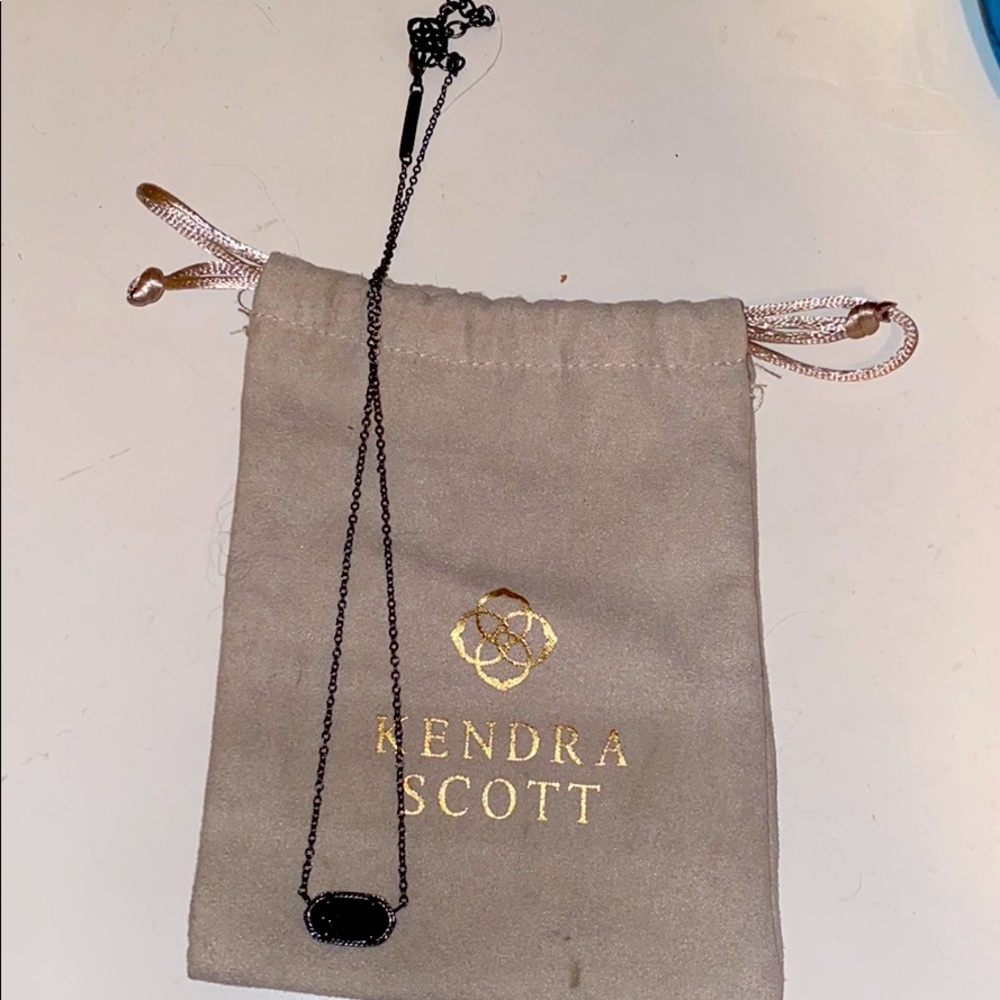 Kendra Scott necklace